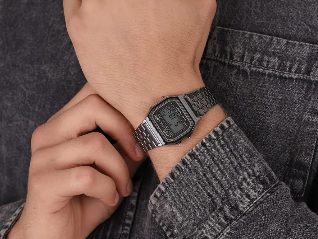 Montre Casio Collection Vintage A158WETB-ADF cadran noir digitale en métal noir vue 5