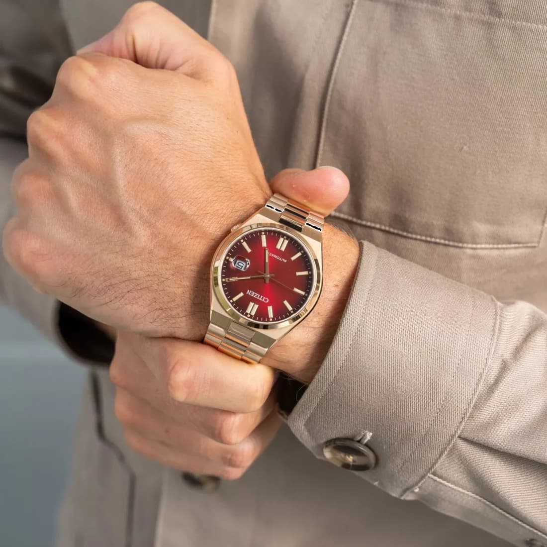 Montre Citizen NJ0153-82X Automatique Bracelet Rose Gold et Cadran Rouge vue 4