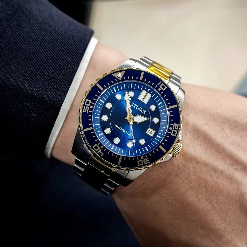 Montre Citizen NJ0174-82L Automatique Sport Acier Bicolore Cadran Bleu vue 5