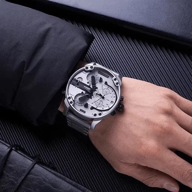 Montre Diesel Mr Daddy chronographe XXL noire DZ7421 surdimensionnée bracelet acier vue 2