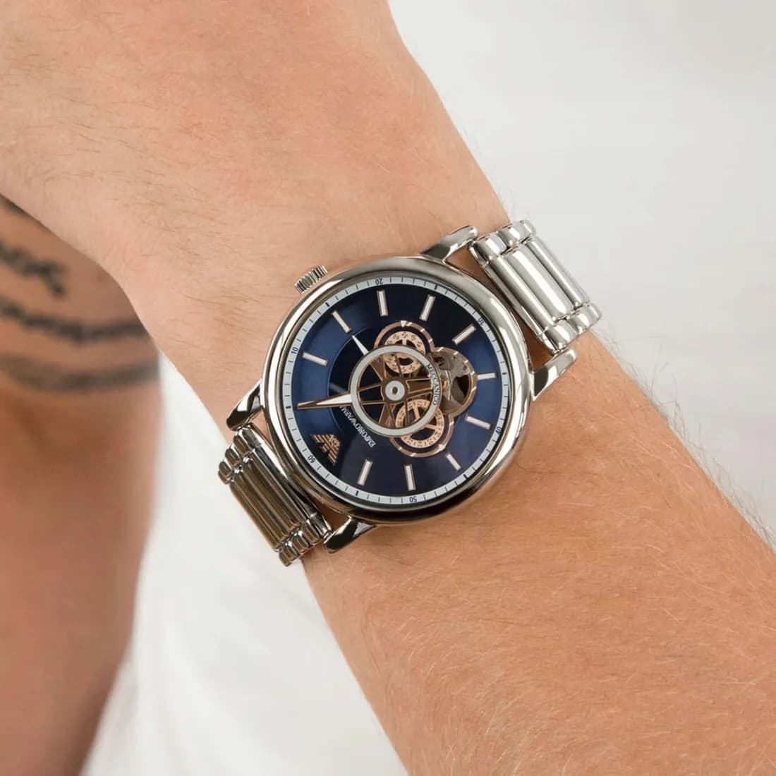 Montre Emporio Armani AR60036 Automatique Cadran Bleu et Bracelet Cuir vue 4