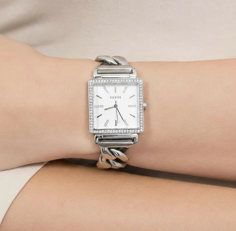 Montre Femme Guess Vanity W1030L1 boitier carré acier argenté orné de cristaux vue 4