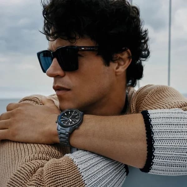 Montre Homme Hugo Boss Globetrotter 1513824 chronographe bleu mat bracelet acier vue 4