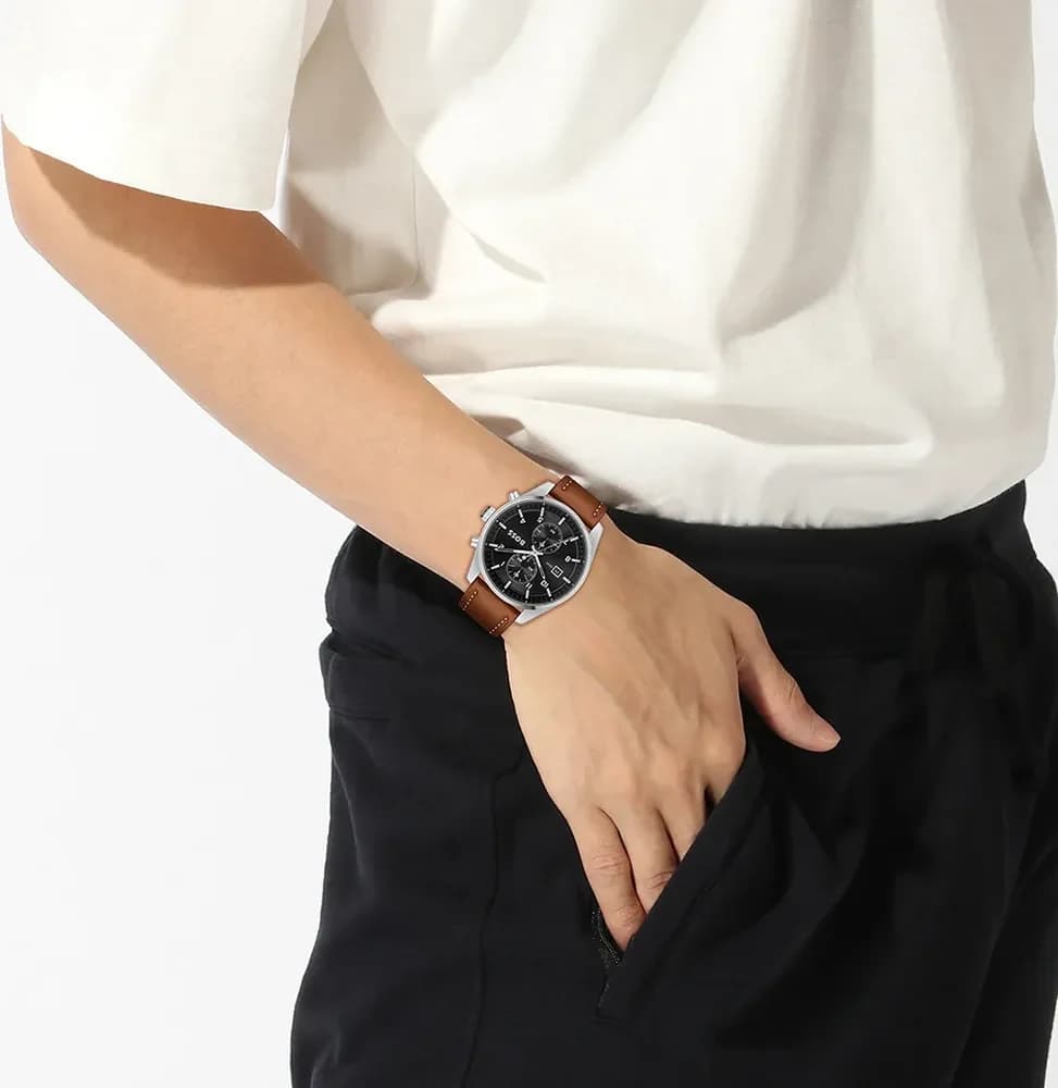 Montre Hugo Boss 1514161 Skytraveller Chronographe en Acier et Cuir Marron vue 4