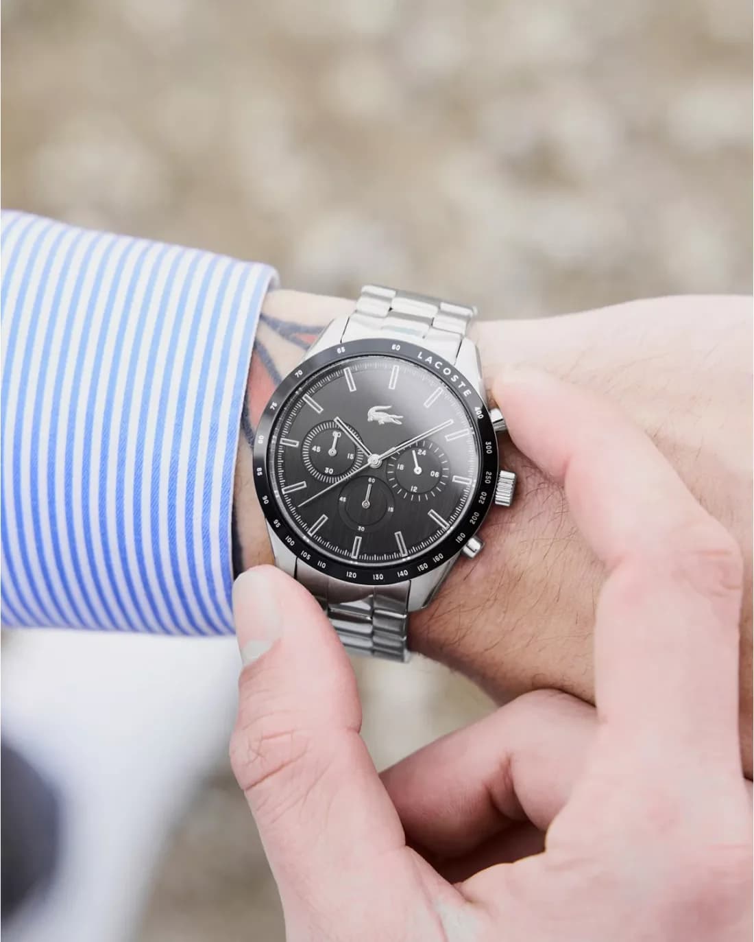 Montre Homme Lacoste Boston 2011079 bracelet acier argenté cadran noir multifonctions vue 4