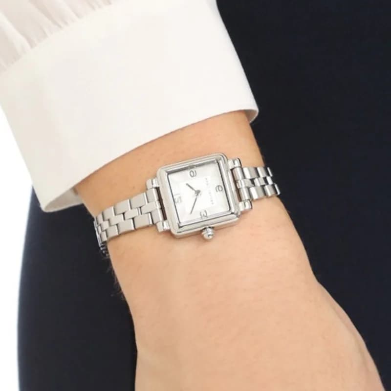 Montre Femme Marc Jacobs Vic MJ3529 cadran carré en acier vue 2