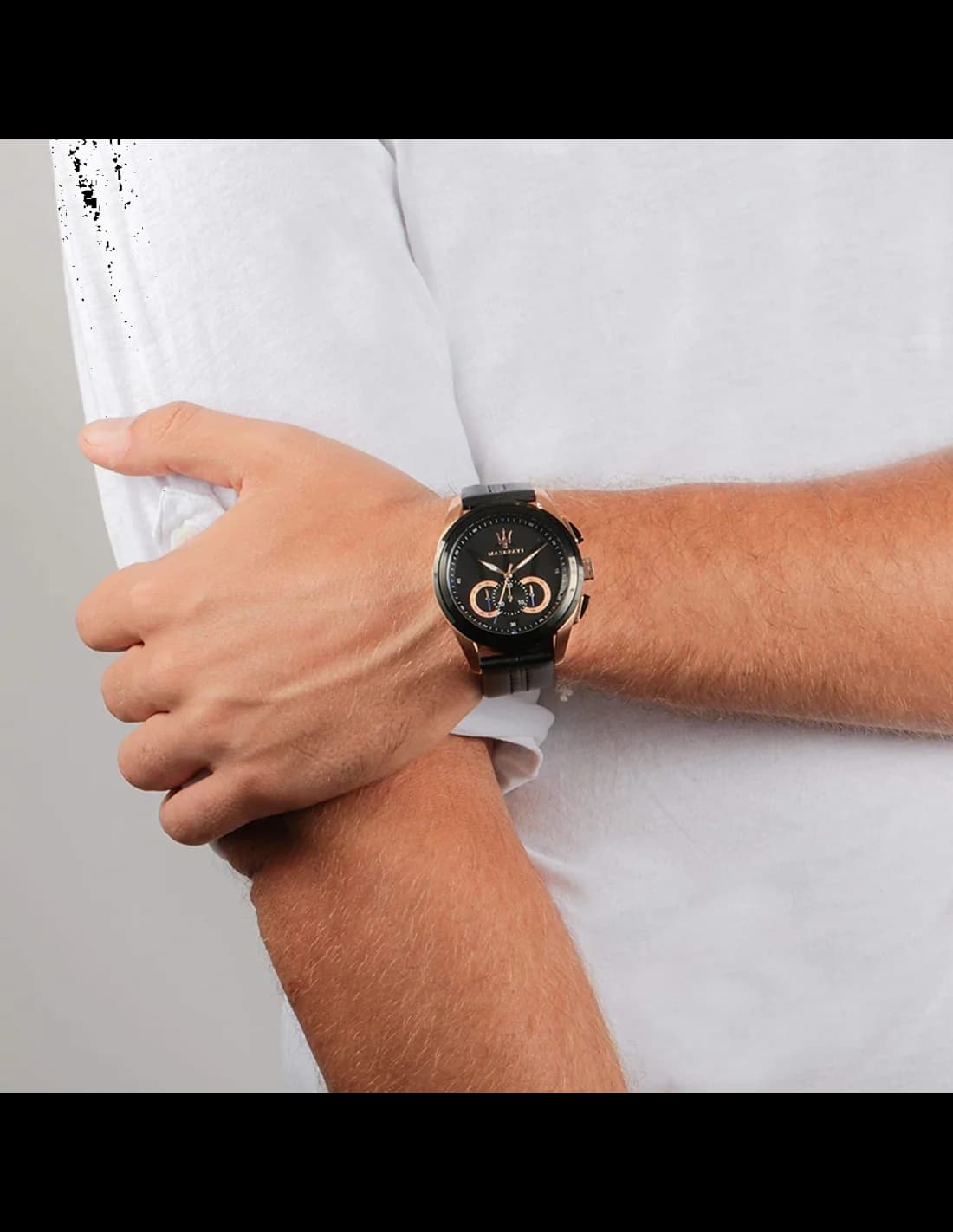 Montre Maserati Traguardo R8871612025 Noire avec détails en acier or rose vue 3