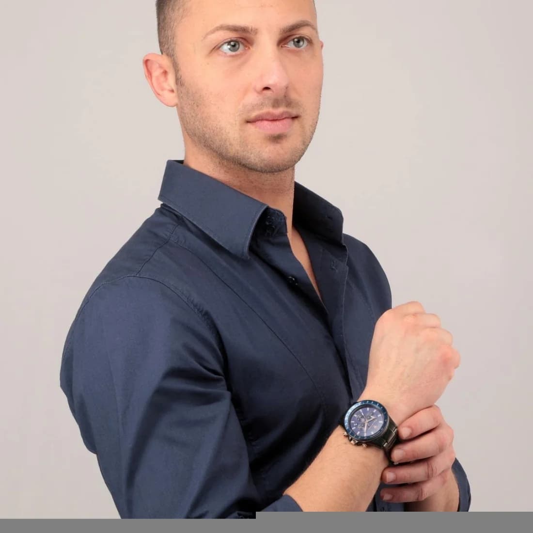 Montre Maserati Sfida R8873640001 chronomètre bleu détails or rose en acier noir vue 5