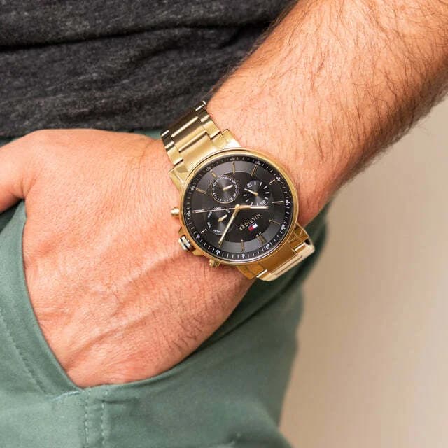 Montre Tommy Hilfiger 1710589 Tyson en Acier Doré et Cadran Noir Multifonctions vue 4