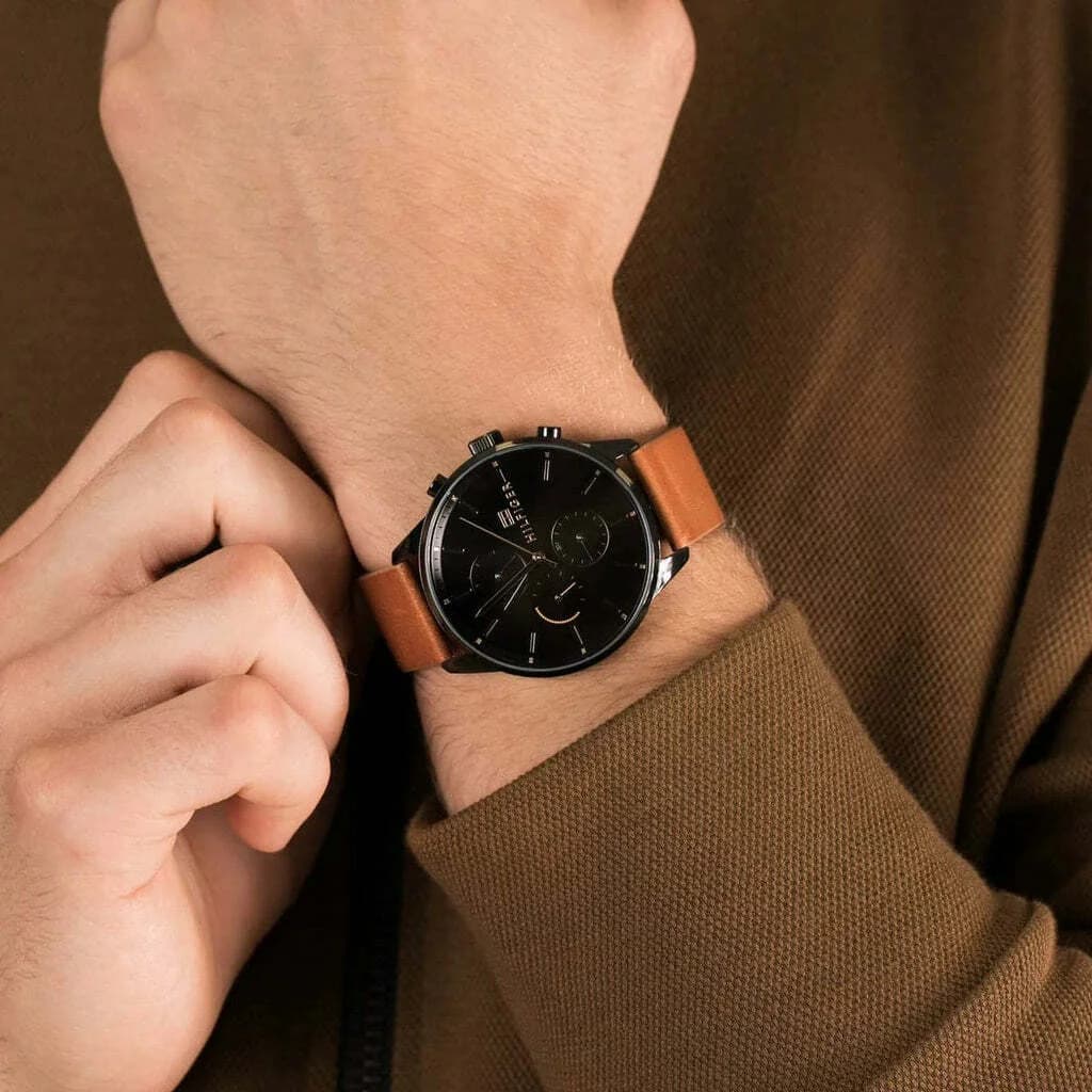 Montre Tommy Hilfiger 1791486 Cadran Bleu Foncé et Bracelet Cuir Marron vue 3